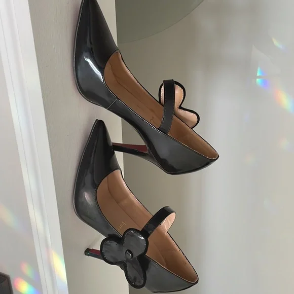 Brand new supposedly Christian Louboutin New never worn .Cant authenticate ! - Picture 3 of 10